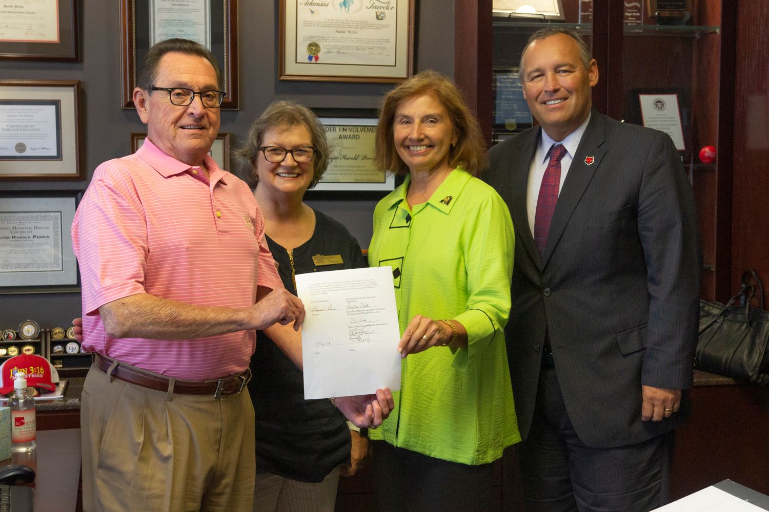 Mayor Harold Perrin with Lynda Nash, Dr. Susan Hanrahan, and Chancellor Kelly Damphousse with MOU in