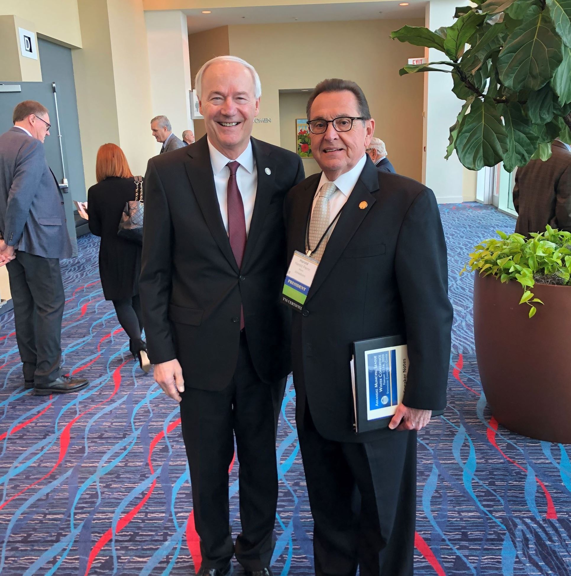 Mayor_Perrin_with_Governor_Hutchinson-200213_2781