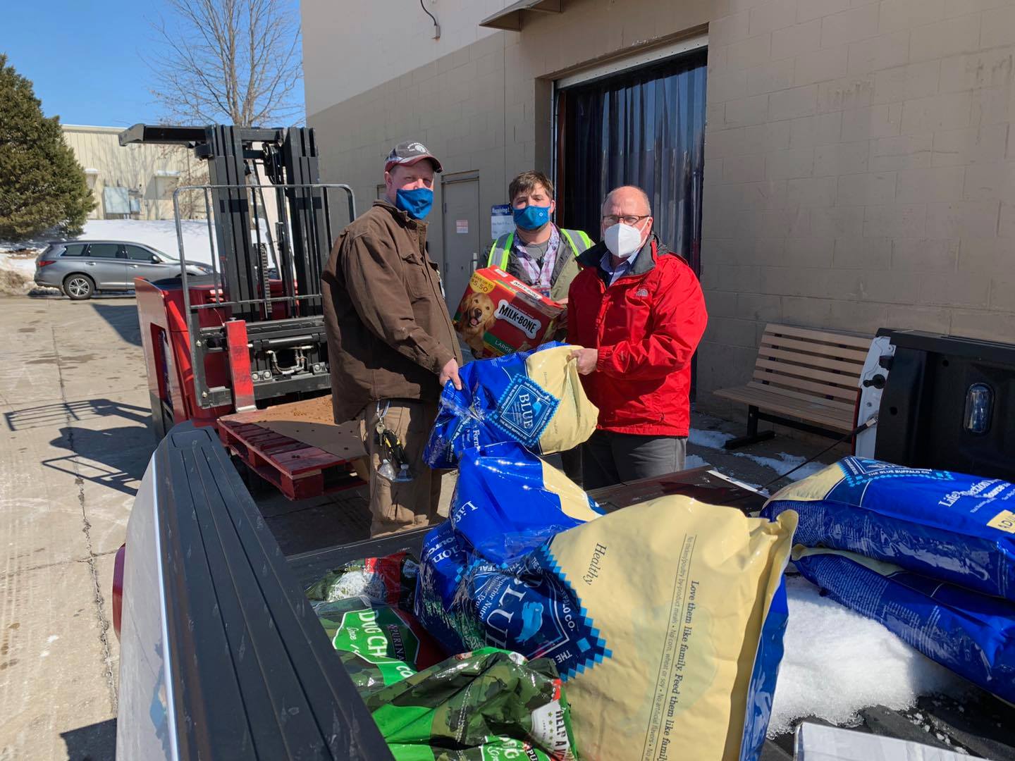 Mayor Copenhaver and others unloading dog food from trailer