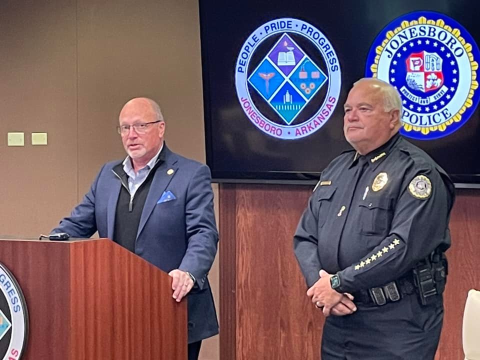 Mayor Copenhaver and Chief Elliott giving a press conference