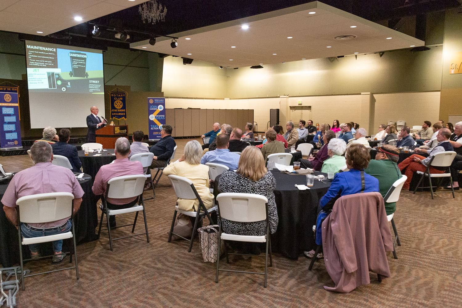 Mayor Copenhaver speaking to a large audience of Rotary Club of Jonesboro
