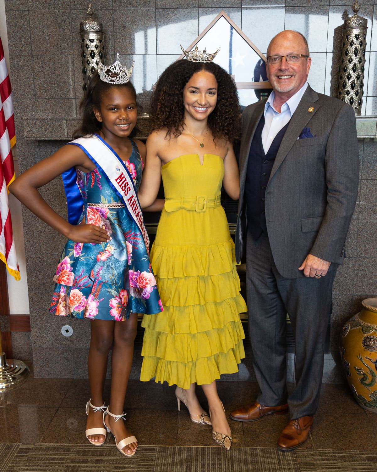 Taelor Calloway, Apple Dennie and Mayor Copenhaver posing for the camera