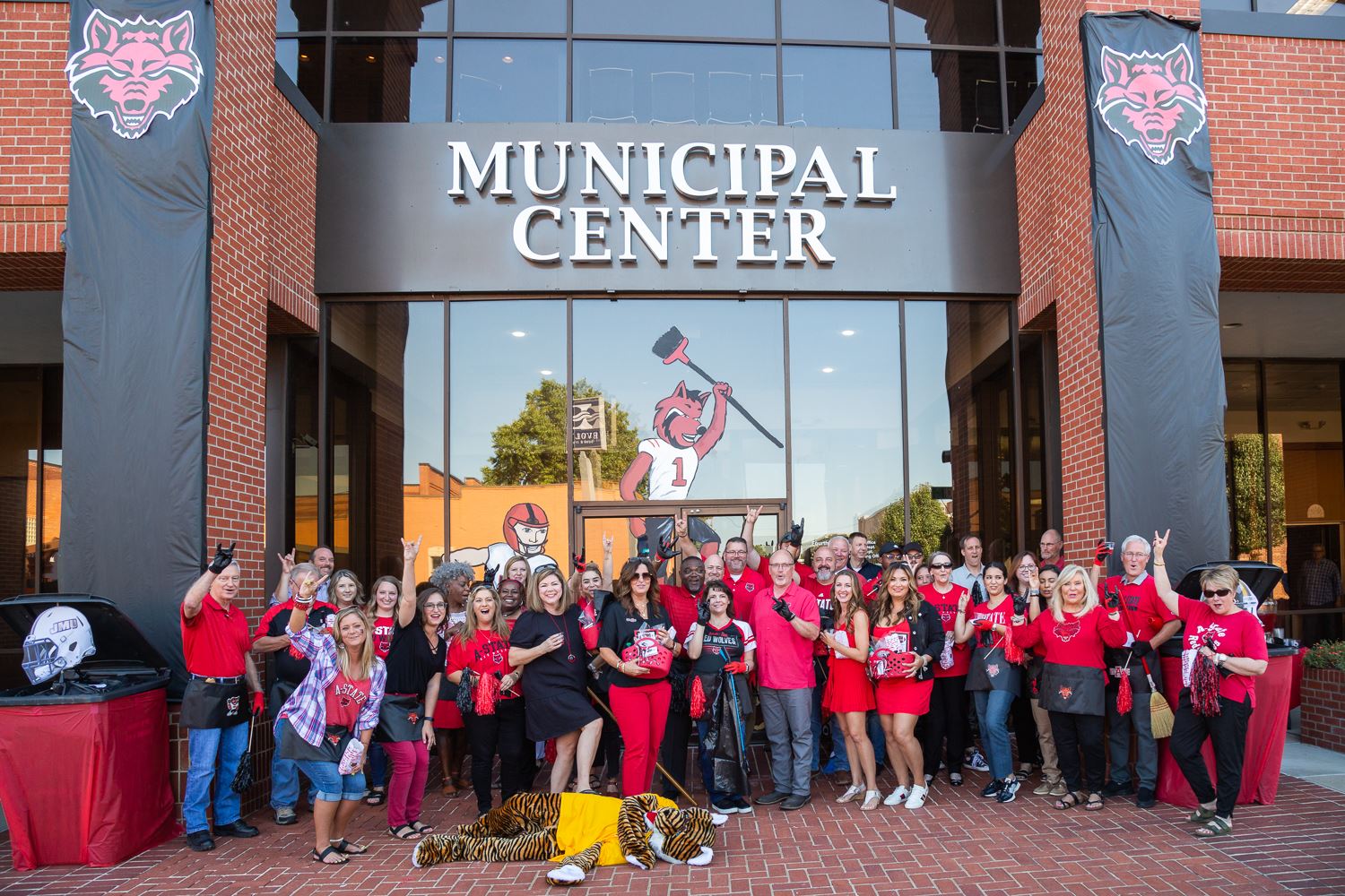 City Staff and Chamber Judges in front of building artwork display for Paint the Town Red
