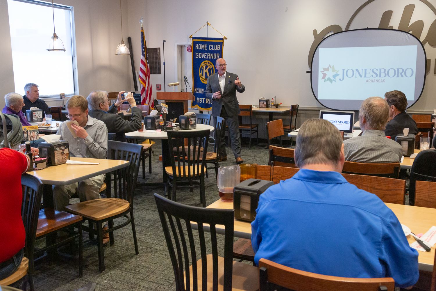Mayor Copenhaver speaking to room of Kiwanis Club members